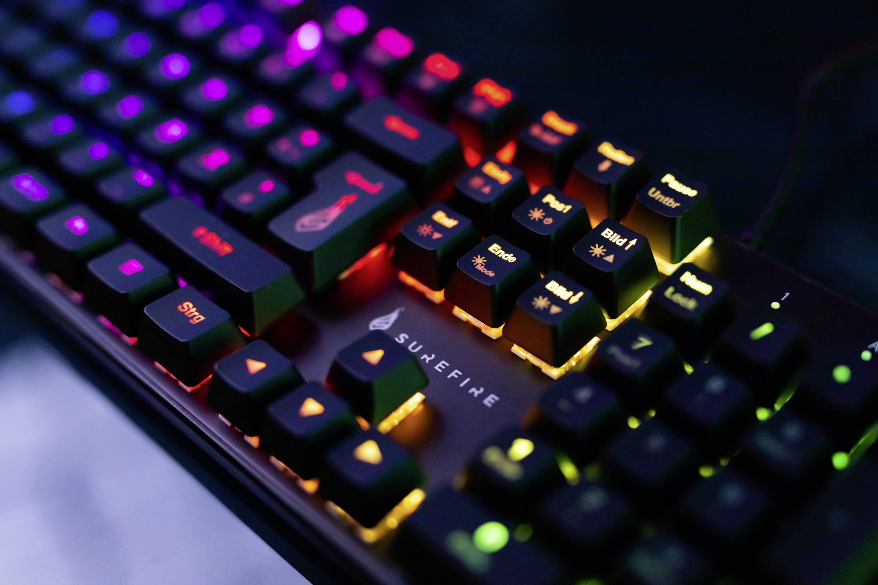 Surefire Gaming KingPin M2 Kabelgebunden, USB Gaming-Tastatur Nordisch, QWERTY Schwarz Beleuchtet, Multimediatasten