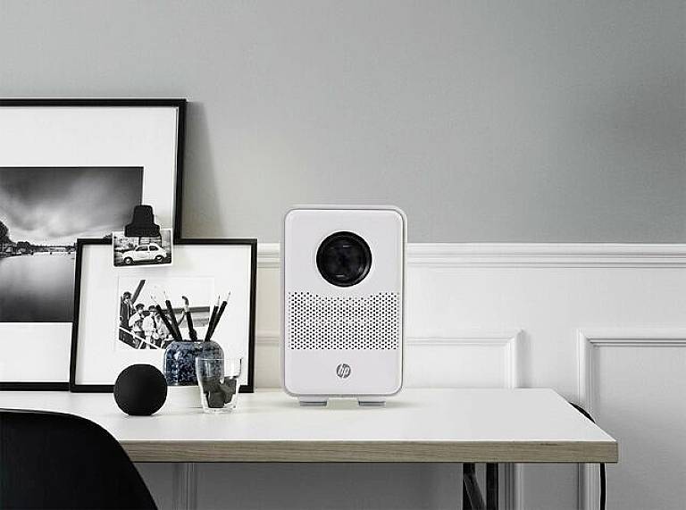 HP Beamer CC200 LED 200 ANSI-Lumen 1920 x 1080 Full HD Mini Beamer, Full HD, mit Fernbedienung, USB Typ A