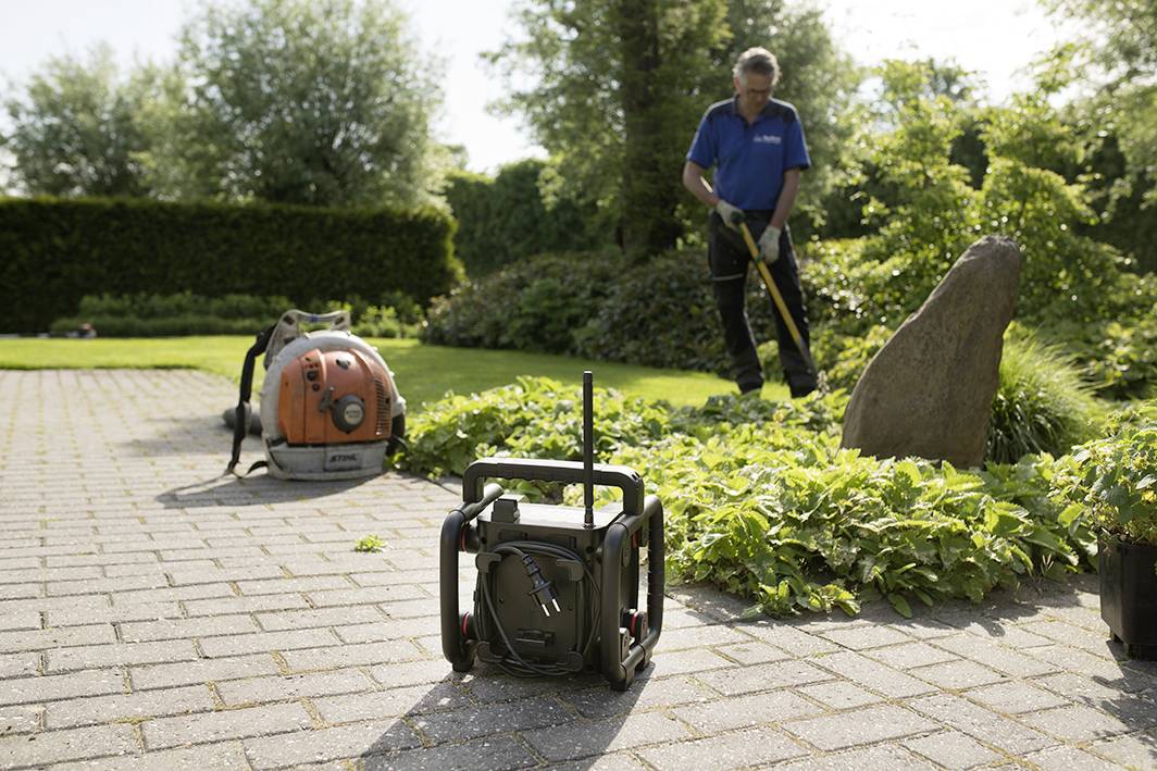 PerfectPro TeamBox Baustellenradio DAB+, UKW AUX, Bluetooth®, USB Akku-Ladefunktion, spritzwassergeschützt, staubdicht, stoßfest, wiederaufladbar