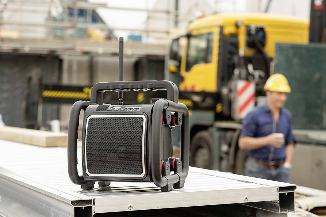 PerfectPro TeamBox Baustellenradio DAB+, UKW AUX, Bluetooth®, USB Akku-Ladefunktion, spritzwassergeschützt, staubdicht, stoßfest, wiederaufladbar