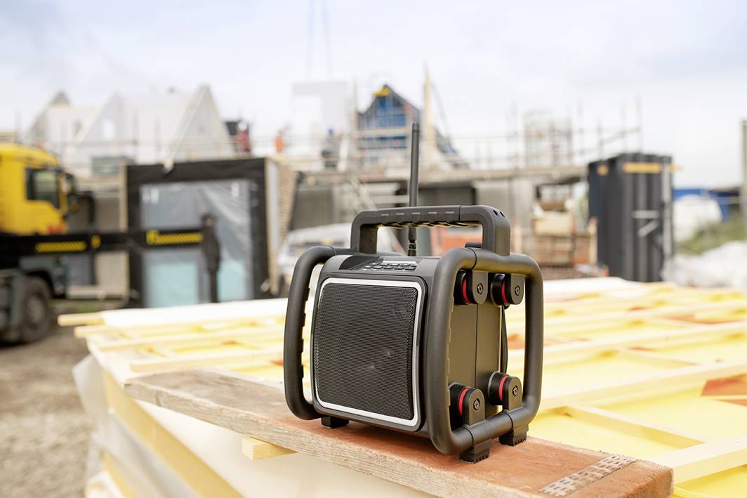PerfectPro TeamBox Baustellenradio DAB+, UKW AUX, Bluetooth®, USB Akku-Ladefunktion, spritzwassergeschützt, staubdicht, stoßfest, wiederaufladbar