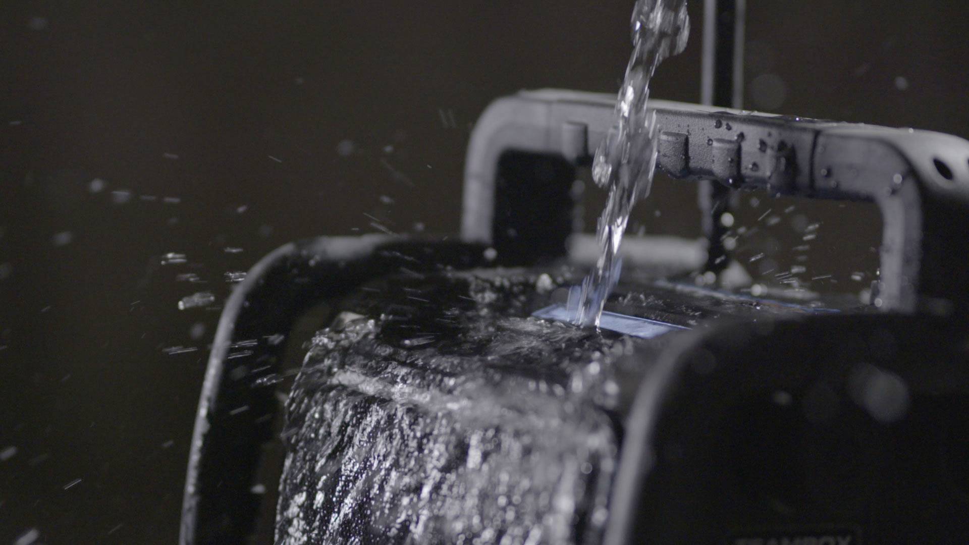 PerfectPro TeamBox Baustellenradio DAB+, UKW AUX, Bluetooth®, USB Akku-Ladefunktion, spritzwassergeschützt, staubdicht, stoßfest, wiederaufladbar