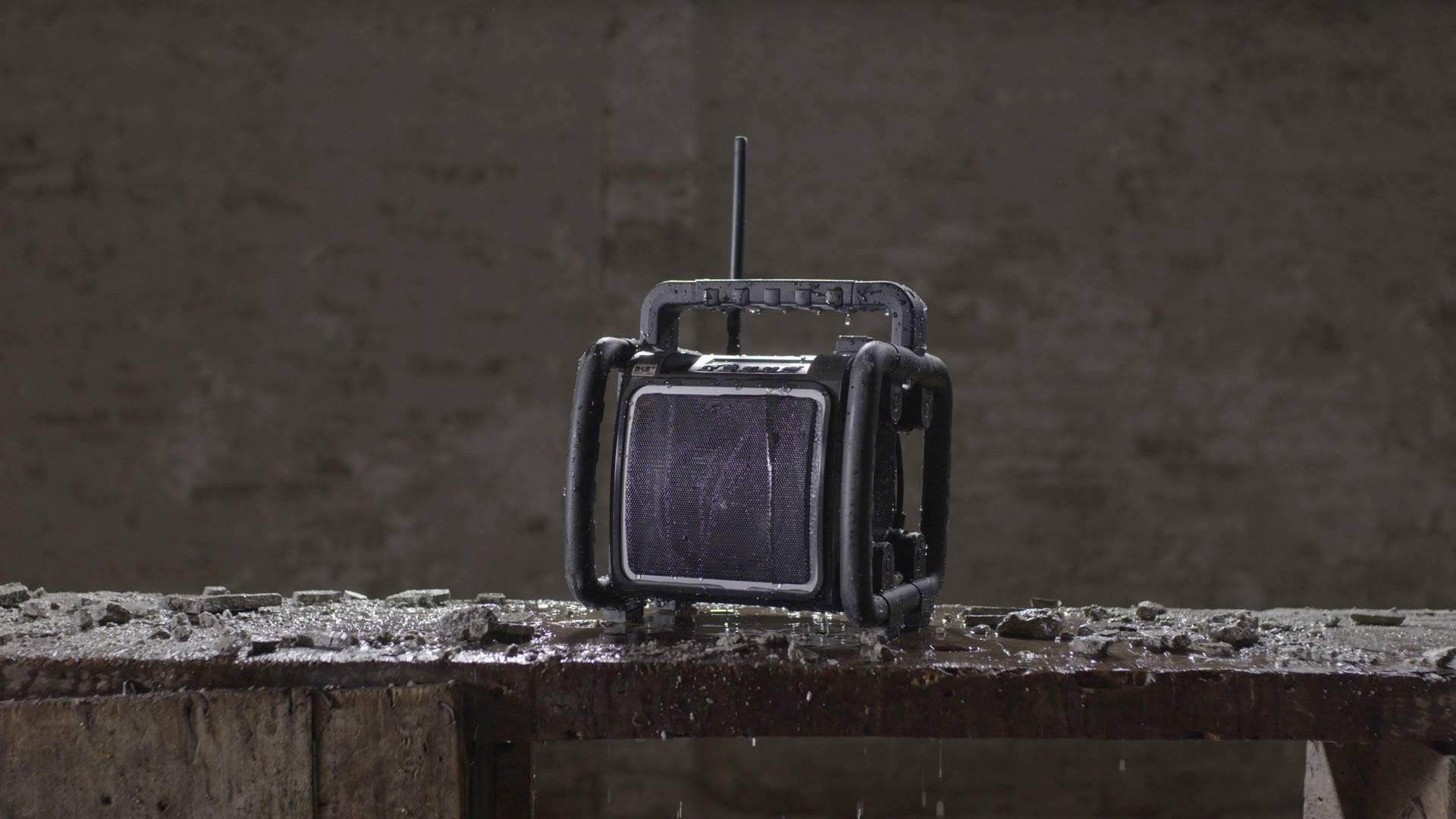 PerfectPro TeamBox Baustellenradio DAB+, UKW AUX, Bluetooth®, USB Akku-Ladefunktion, spritzwassergeschützt, staubdicht, stoßfest, wiederaufladbar