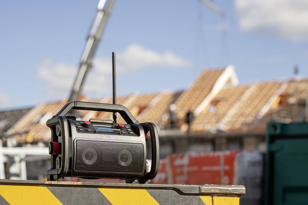 PerfectPro RockPro Baustellenradio DAB+, UKW AUX, Bluetooth®, USB Akku-Ladefunktion, spritzwassergeschützt, staubdicht, stoßfest