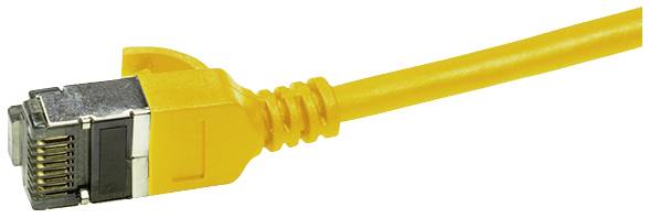 Gelbes Netzwerkkabel mit RJ-45-Stecker, isoliert auf weißem Hintergrund. Ideal für Ethernet-Verbindungen in Computer-Netzwerken.