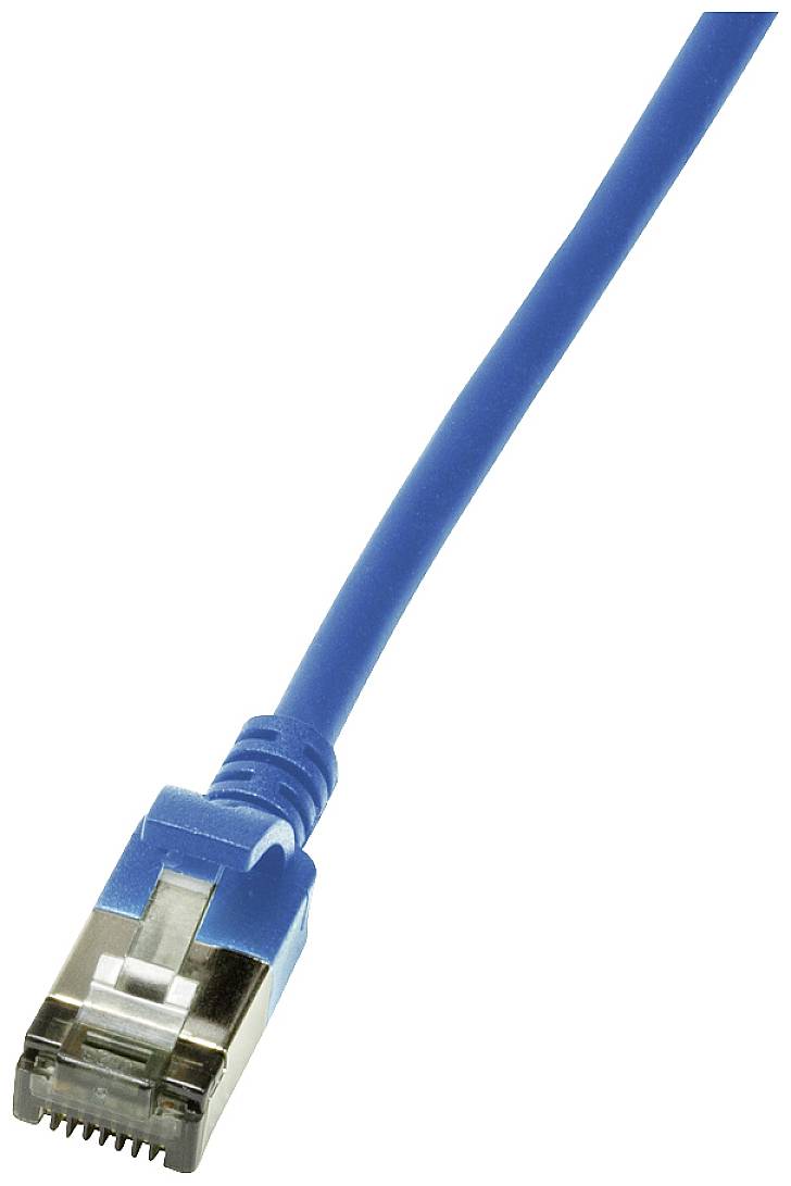 Blaues Ethernet-Kabel mit RJ-45-Stecker, zeigt die Metallzacken des Anschlusses gut sichtbar. Verbindet Geräte für Netzwerkzugriff.