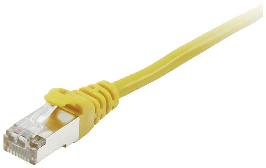Ein gelbes Ethernet-Kabel mit RJ-45-Stecker, geeignet für Netzwerkverbindungen, liegt auf weißem Hintergrund.