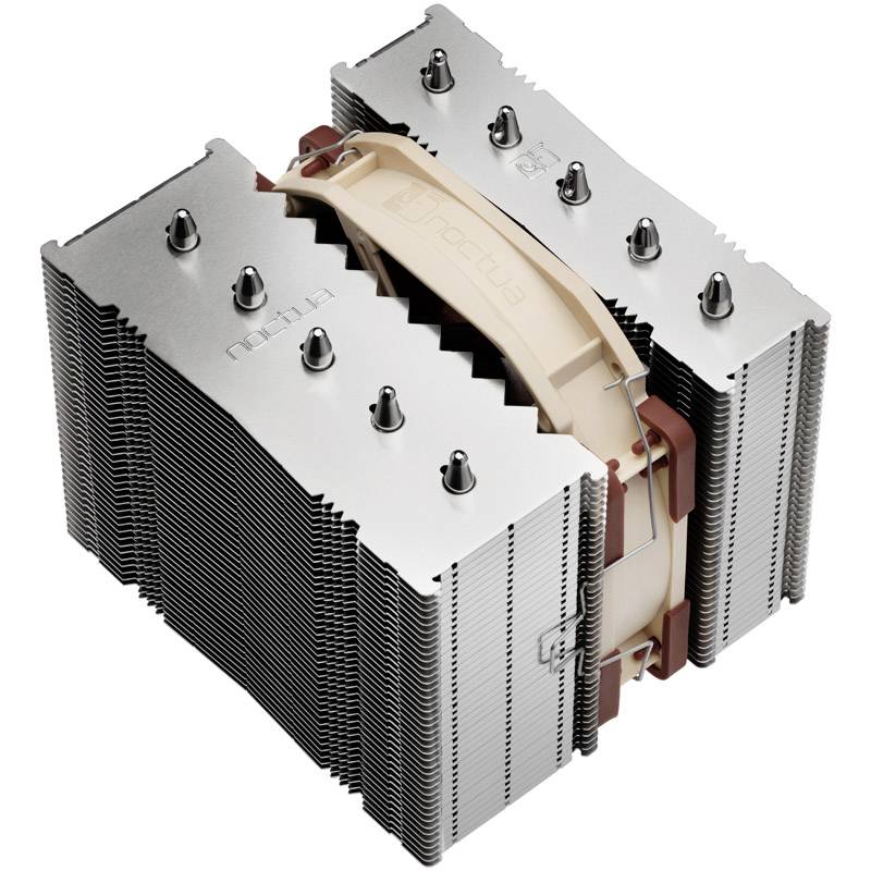 Ein großer CPU-Kühler mit Doppelturm-Design und mehreren Kühlrippen. Oben ist 'Noctua' auf der braunen Halterung sichtbar.