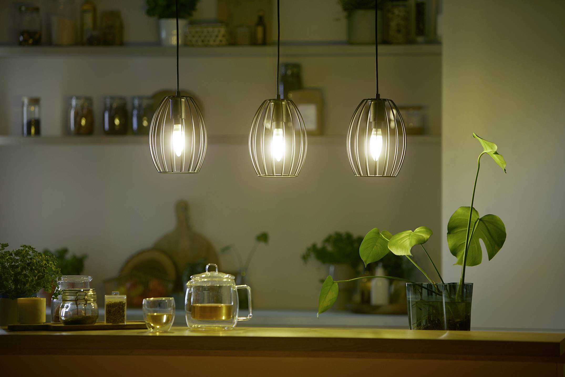 Philips LED 8719514435759 LED EEK A (A - G) E14 Kerzenform 2.3W = 40W Warmweiß (Ø x L) 40mm x 125mm 1St.