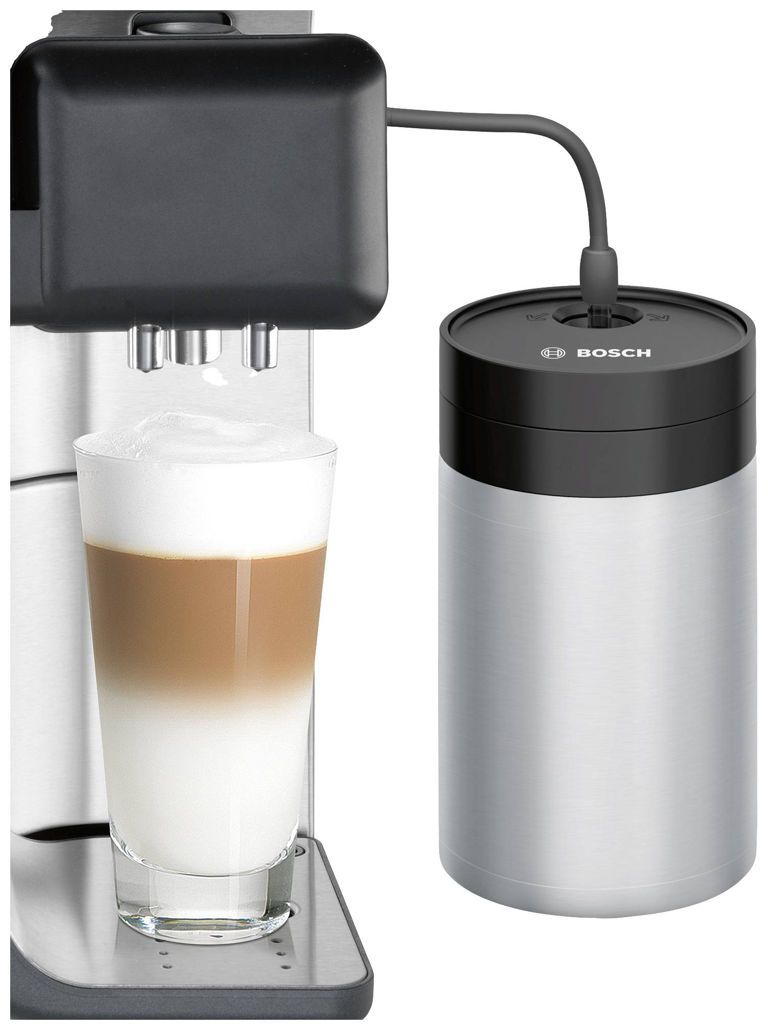 Kaffeemaschine mit Milchaufschäumer bereitet ein Glas Latte Macchiato. Gerät ist von der Marke Bosch, zeigt Modernität und Funktionalität.