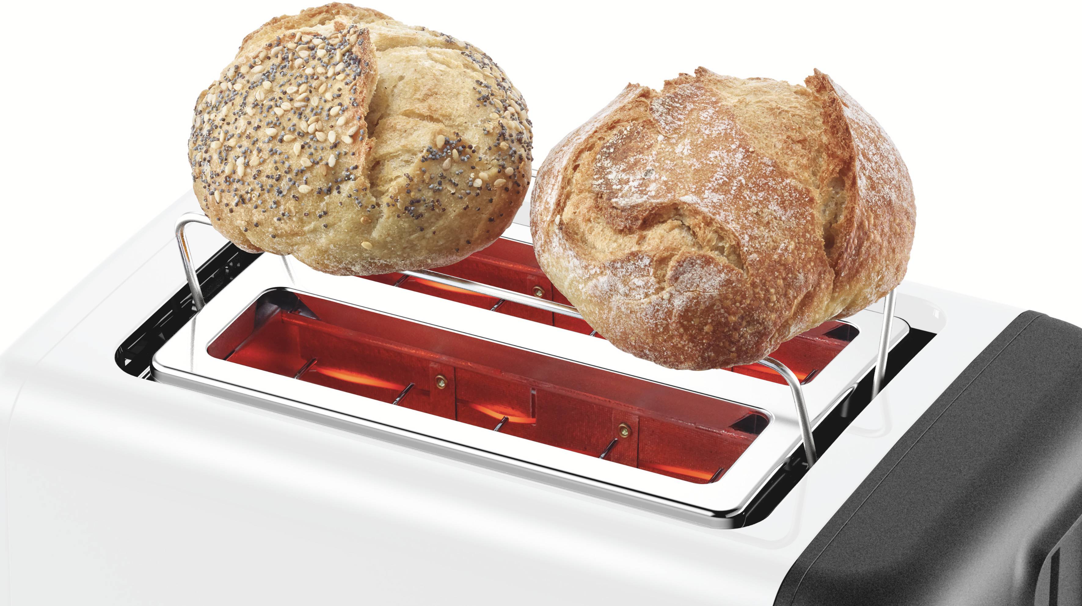 Zwei Brötchen auf einem Toasteraufsatz werden gewärmt. Der Toaster ist weiß mit schwarzen Details.