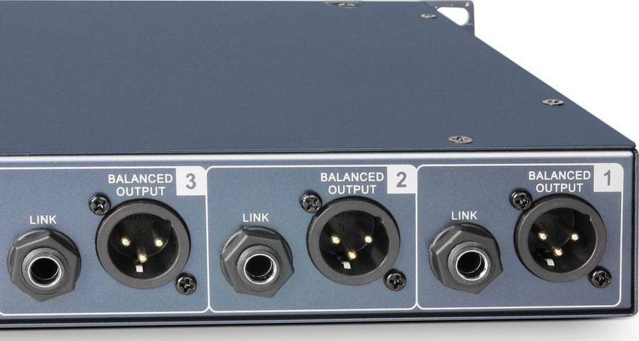 Palmer Musicals Instruments PAN 16 Passive 19" DI Box 8-Kanal