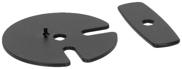 Zwei flache, schwarze Metallteile mit Löchern, eines rund mit einem Schlitz, das andere rechteckig geformt; offenbar mechanische Bauteile.