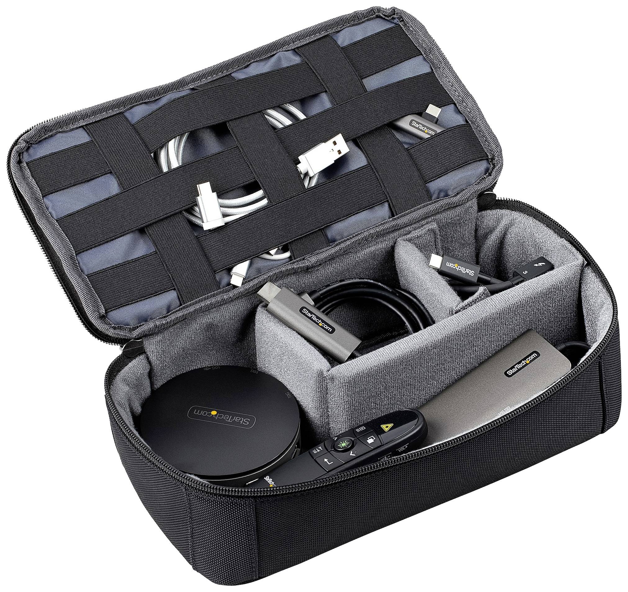 Eine geöffnete Tragetasche mit separaten Fächern, die diverse elektronische Geräte und Kabel enthält.