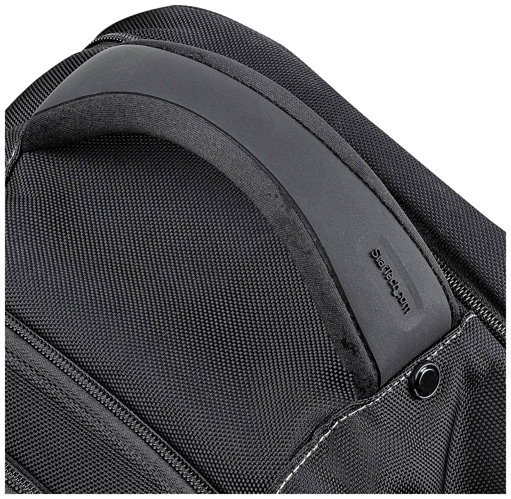 Ein schwarzer Rucksackgriff aus stoffähnlichem Material mit einem „Samsonite“-Logo in einer Ecke, Nahaufnahme.