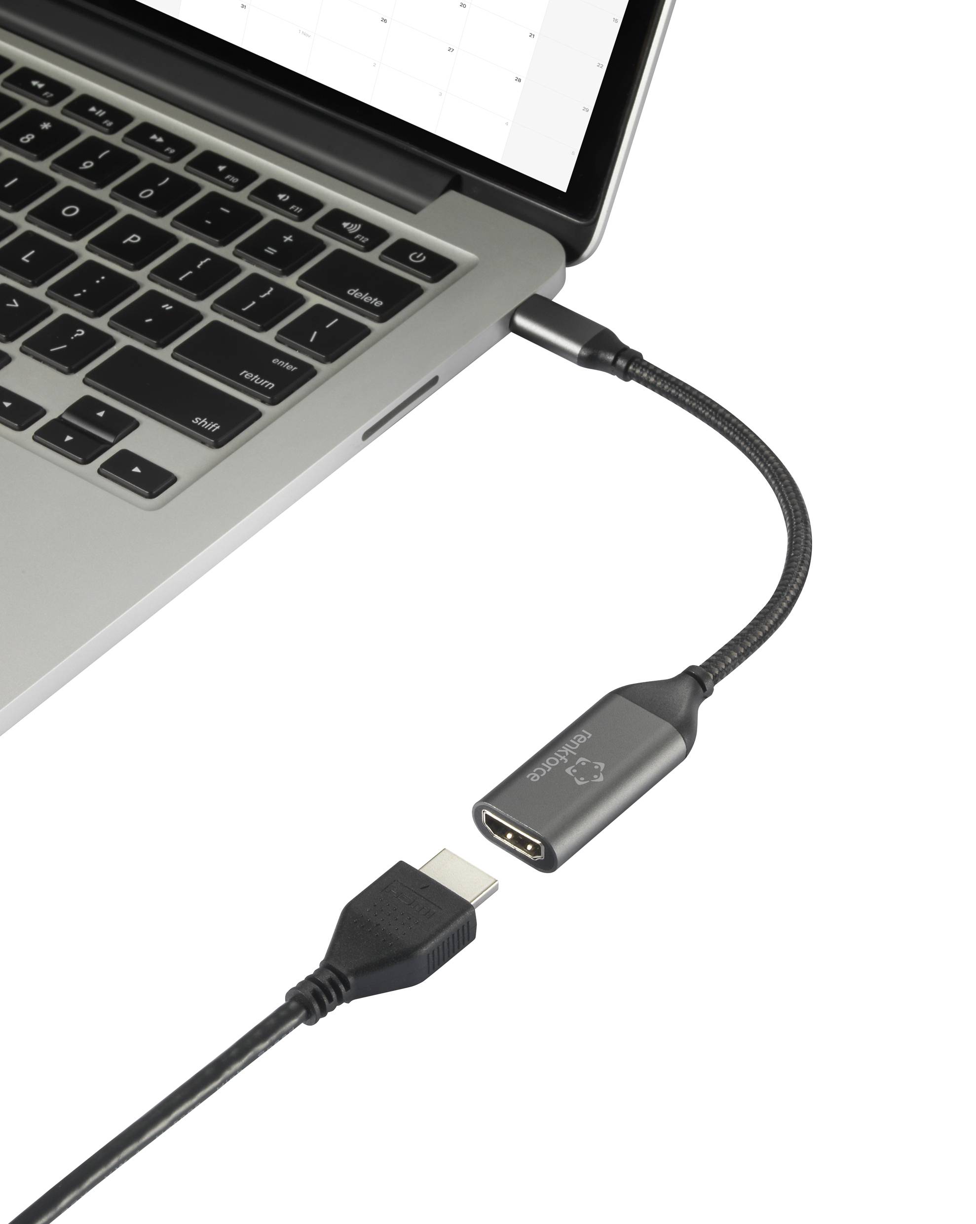 Laptop mit angeschlossenem HDMI-Adapterkabel. Der Adapter ist an der Buchse des Laptops befestigt.