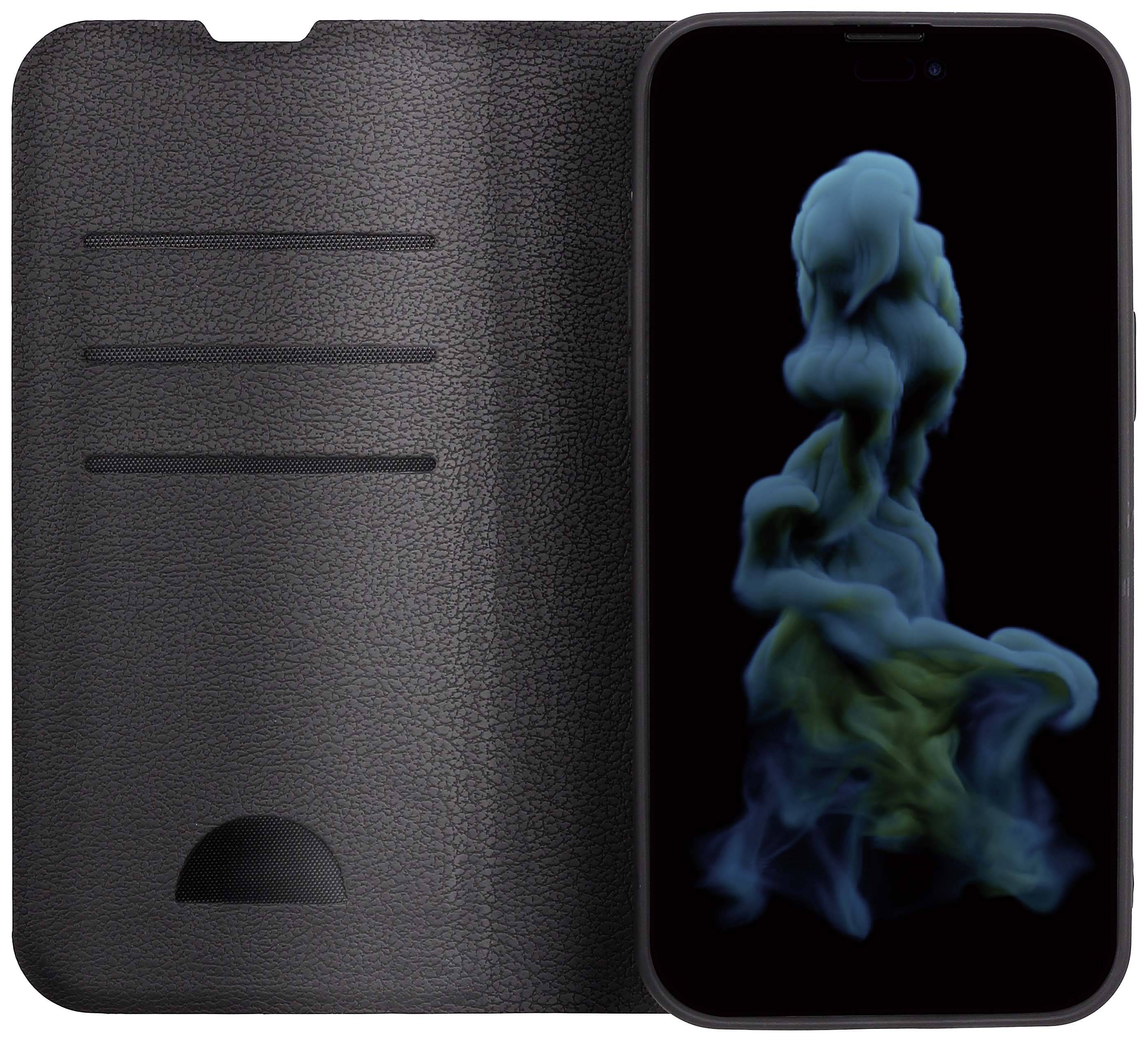 Smartphone mit schwarzer Schutzhülle, Display zeigt abstrakte blaue und grüne Rauchwolke auf schwarzem Hintergrund.