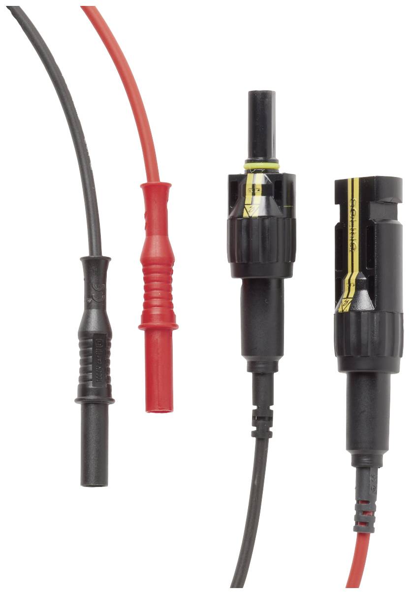 Stromkabel mit schwarzen und roten Steckverbindern in Nahaufnahme. Verbindungen für elektrische Geräte.