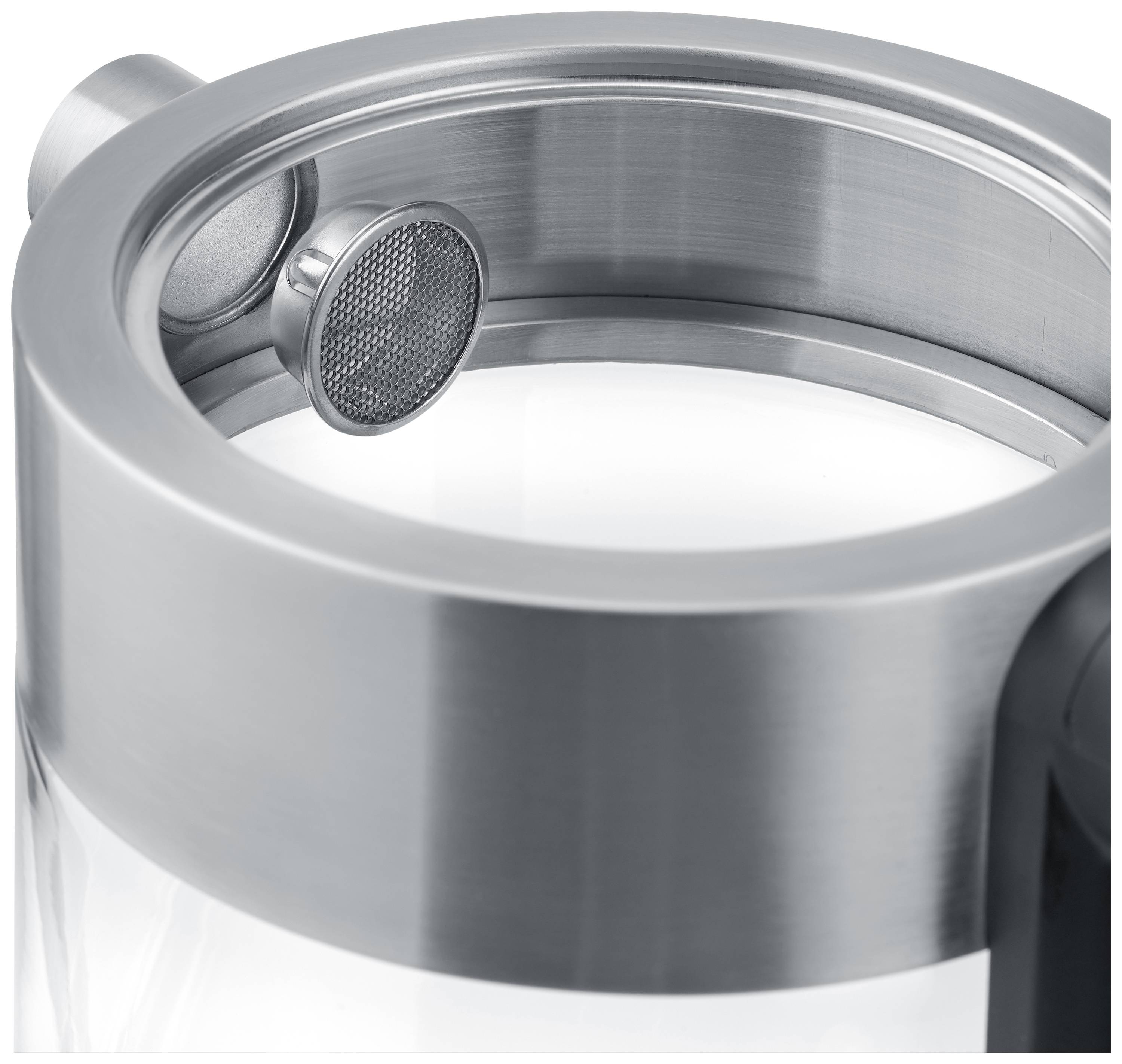Ein verchromter Wasserkocherdeckel mit integriertem Edelstahlsieb, betrachtet aus nächster Nähe.