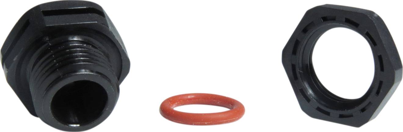 Eine schwarze Kabelverschraubung mit rotem Dichtungsring und schwarzer Gegenmutter.
