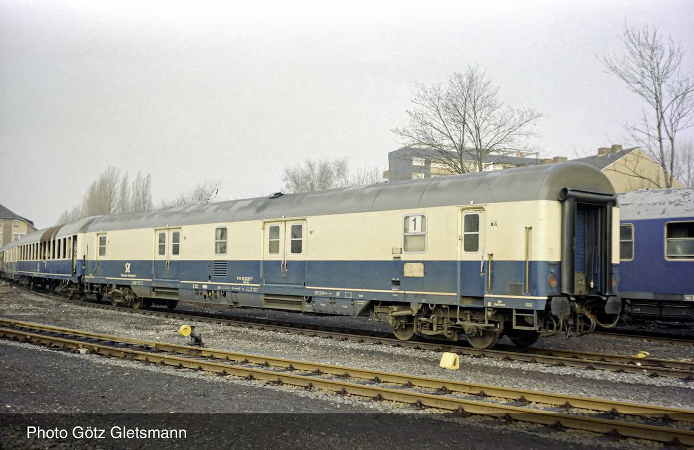 Arnold HN4418 N 2er-Set Postwagen Post-mrz der DB