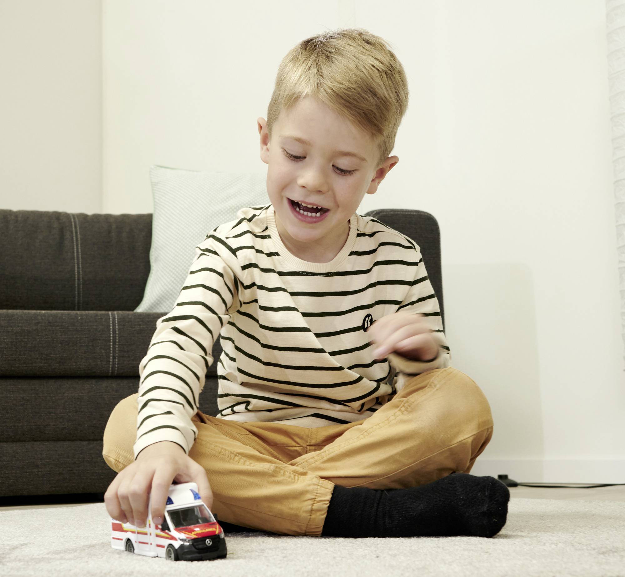 Majorette Mercedes-Benz Sprinter Ambulance Modellauto