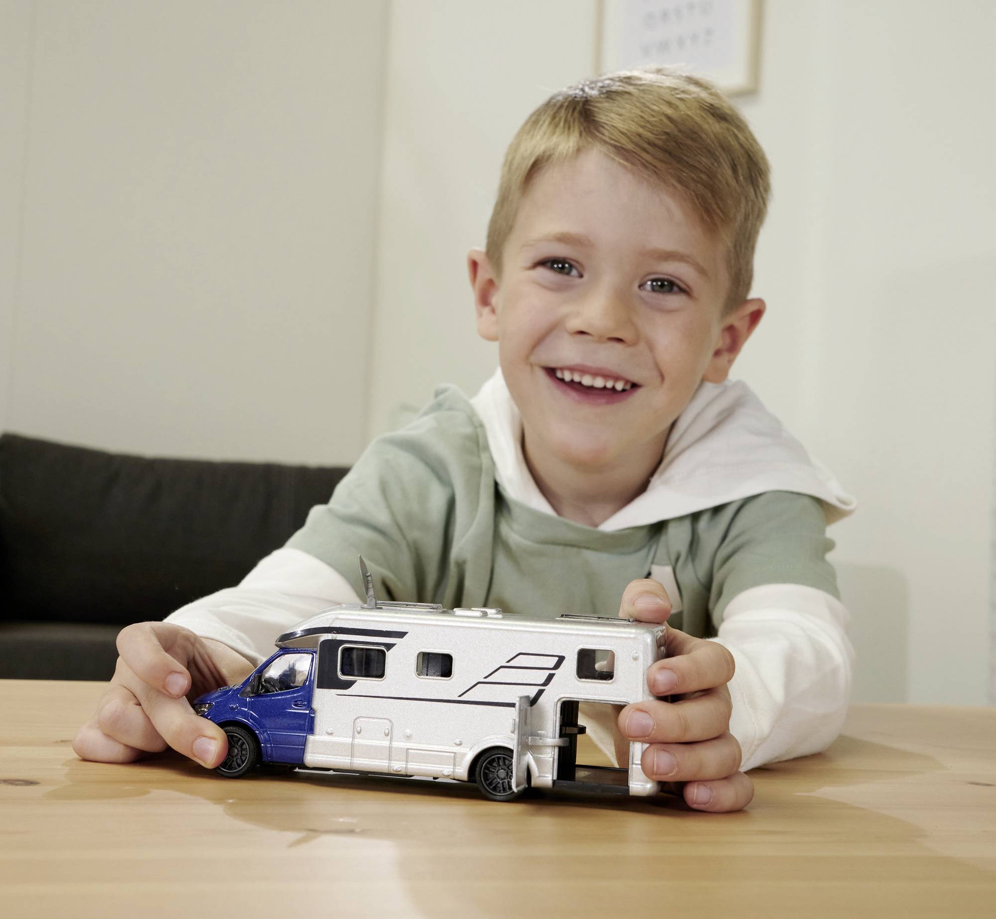 Majorette Hymer B-Class Camper Modellauto