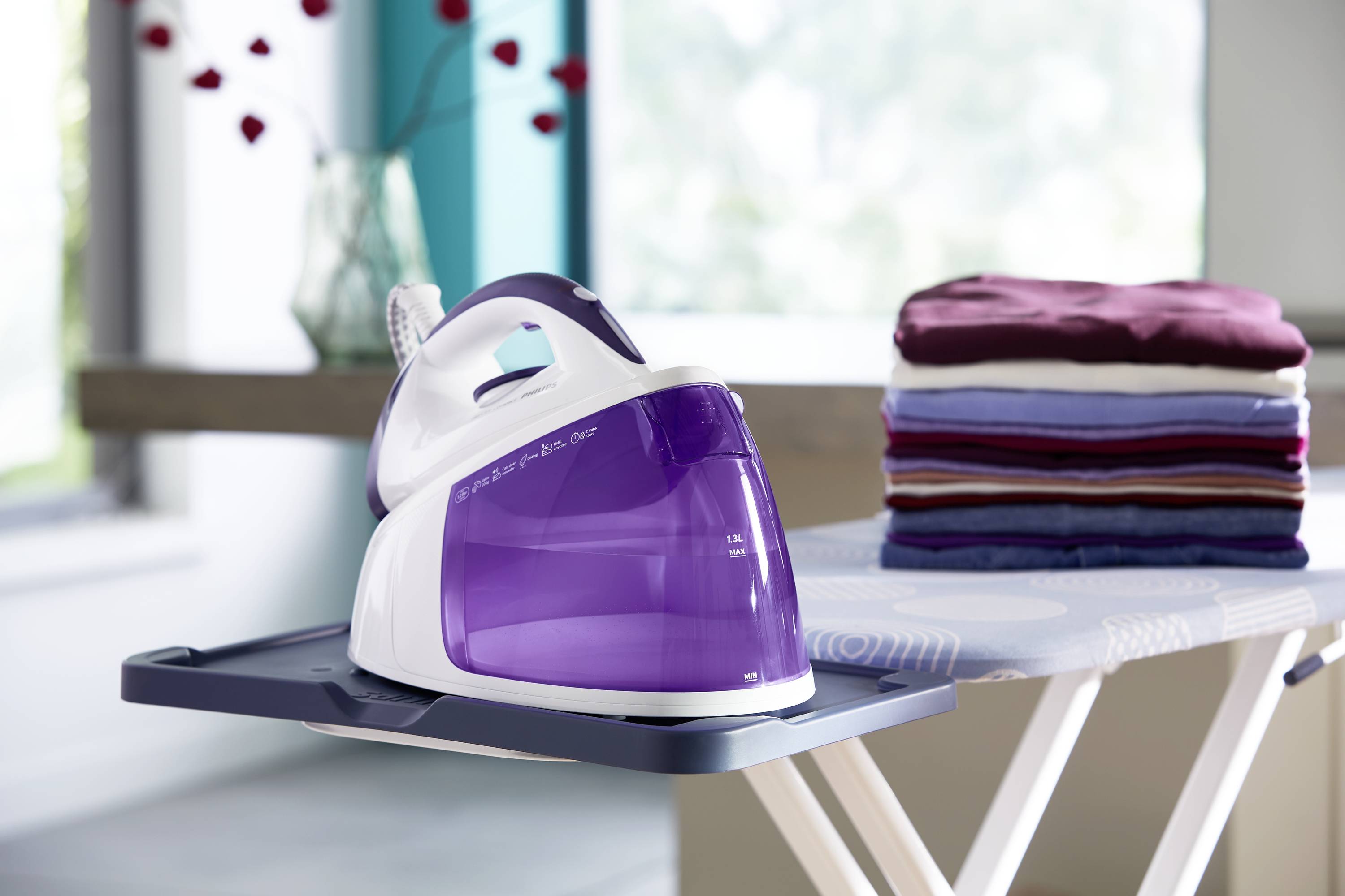 Philips Home FastCare Compact GC6720/30 Dampfbügelstation 2400 W Lila, Weiß