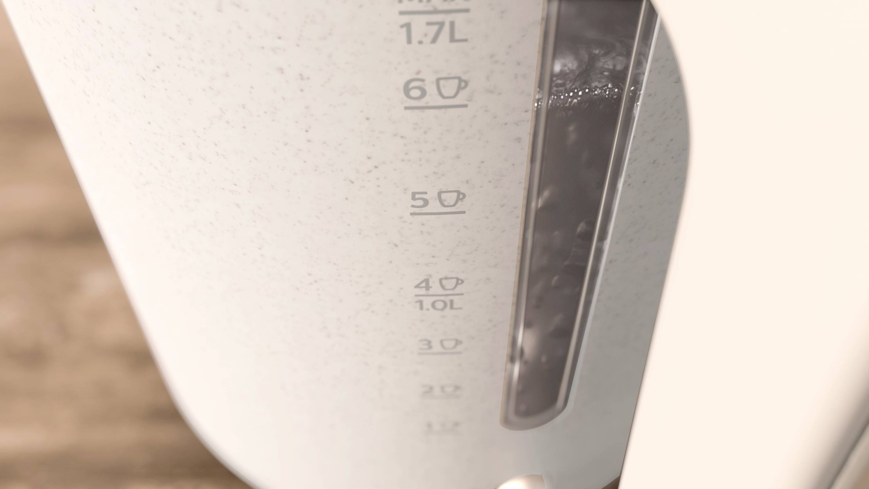 Ein elektrischer Wasserkocher mit einer Skala von 0,2 bis 1,7 Litern, zeigt aktuell etwa 1,2 Liter Wasser an.