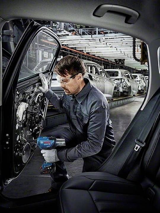 Bosch Professional GRG 18V-16 C 0.601.9K5.001 Akku-Nagler inkl. 2. Akku, inkl. Ladegerät, inkl. Koffer