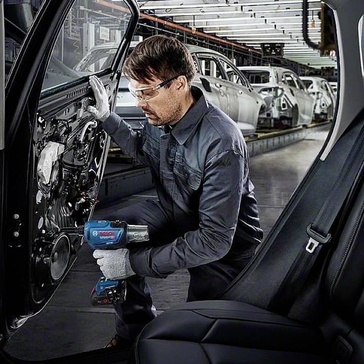 Bosch Professional GRG 18V-16 C solo 0.601.9K5.002 Akku-Nagler bürstenlos, ohne Akku, ohne Ladegerät, inkl. Koffer