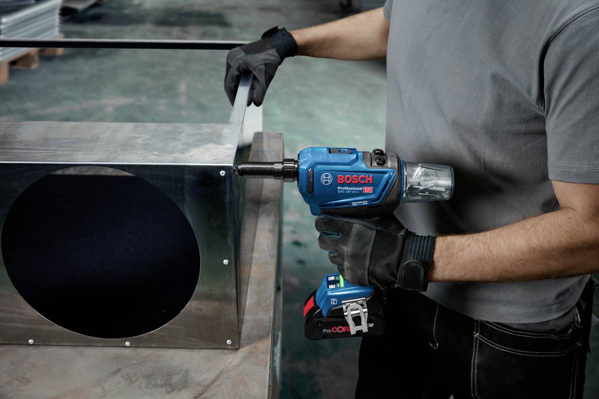 Bosch Professional GRG 18V-16 C solo 0.601.9K5.002 Akku-Nagler bürstenlos, ohne Akku, ohne Ladegerät, inkl. Koffer