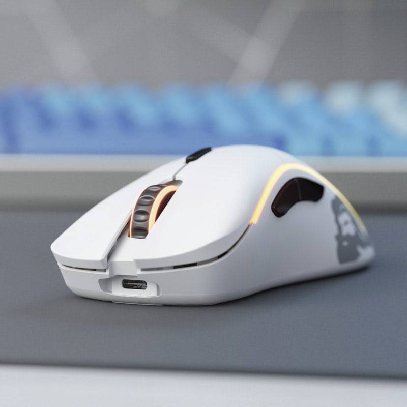 Glorious PC Gaming Race Model D Gaming-Maus Funk Weiß (matt) 6 Tasten 19000 dpi Beleuchtet