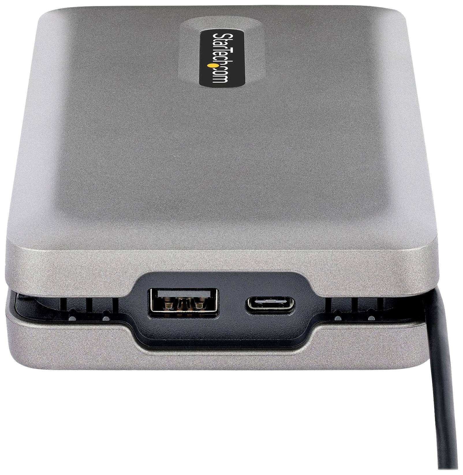 Externe Festplatte in silbernem Gehäuse mit sichtbaren USB-Ports an der Vorderseite. Labels auf der Oberfläche zeigen den Herstellernamen.