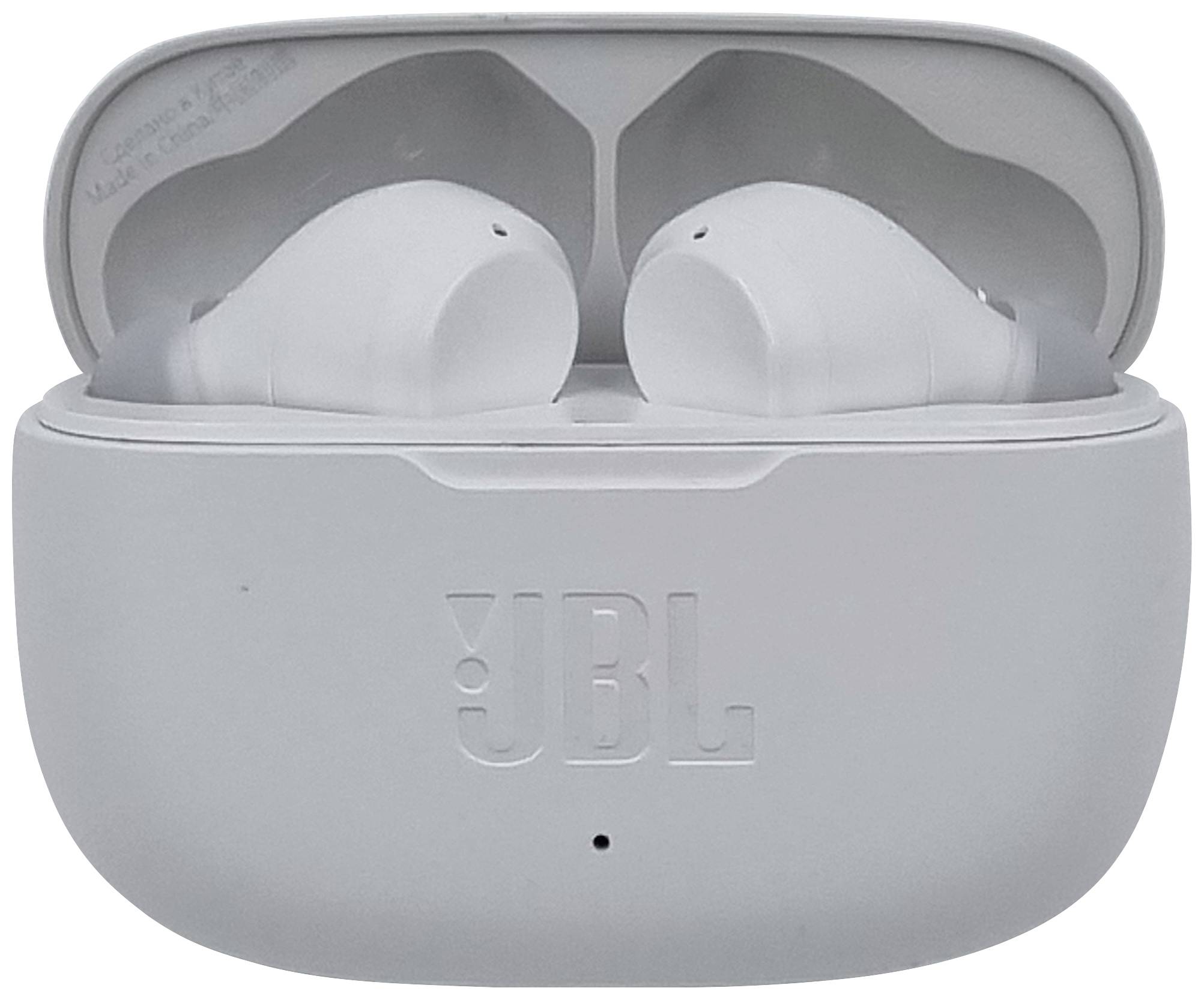 Weiße kabellose Ohrhörer in einer offenen Ladehülle mit dem 'JBL'-Logo auf der Vorderseite.
