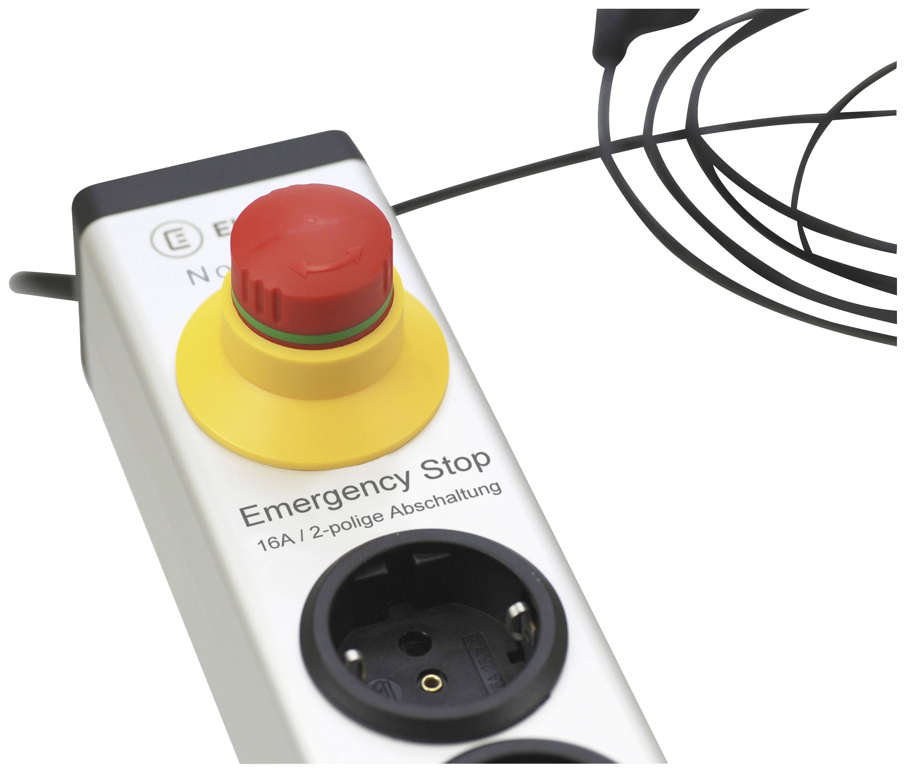 Not-Aus Schalter mit rotem Knopf auf gelbem Hintergrund, beschriftet mit 'Emergency Stop, 16A / 2-Polige Abschaltung', neben Steckdosen.
