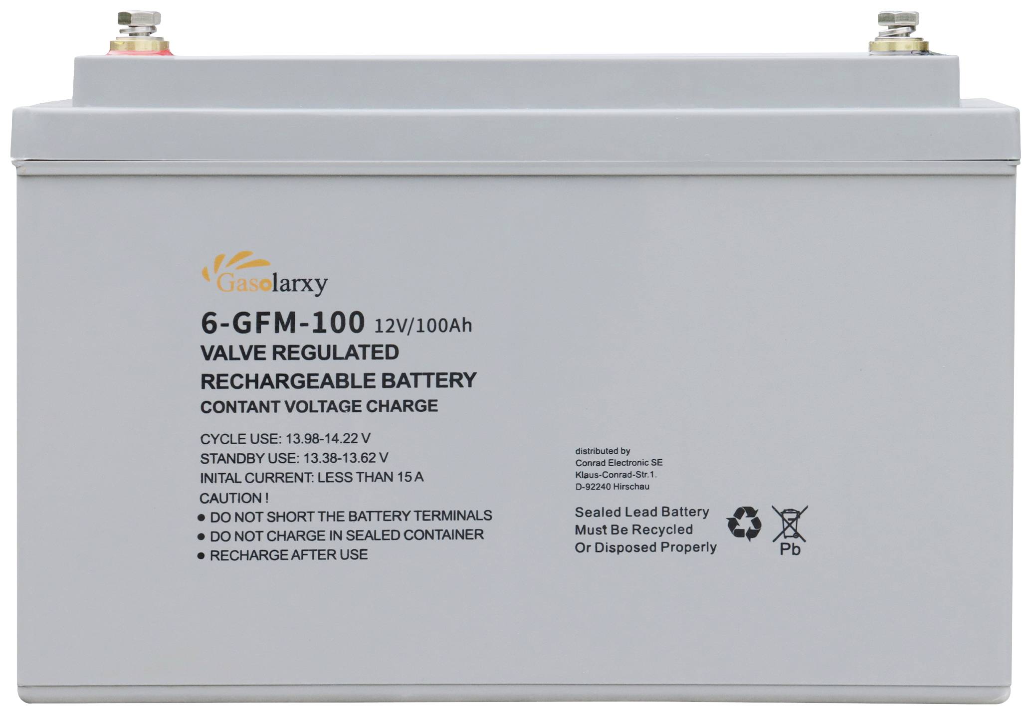 Eine 12V/100Ah wiederaufladbare Batterie mit Ventilregulierung. Aufschrift warnt vor hohem Strom. Siegel zeigt Recyclinganforderungen.
