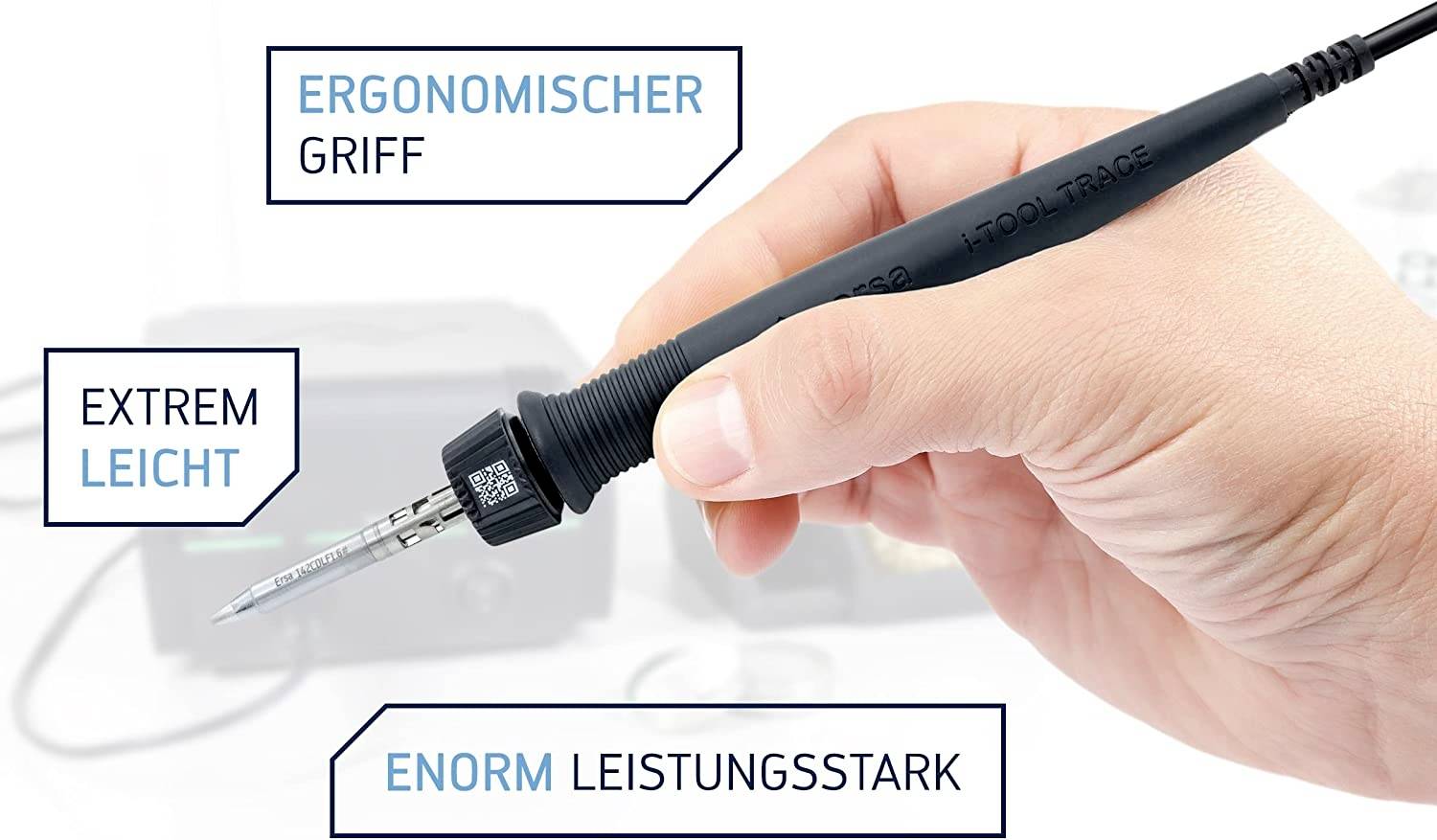 Hand hält Lötkolben mit Hinweisen: 'Ergonomischer Griff', 'Extrem leicht', 'Enorm leistungsstark'. Gerät im Hintergrund.