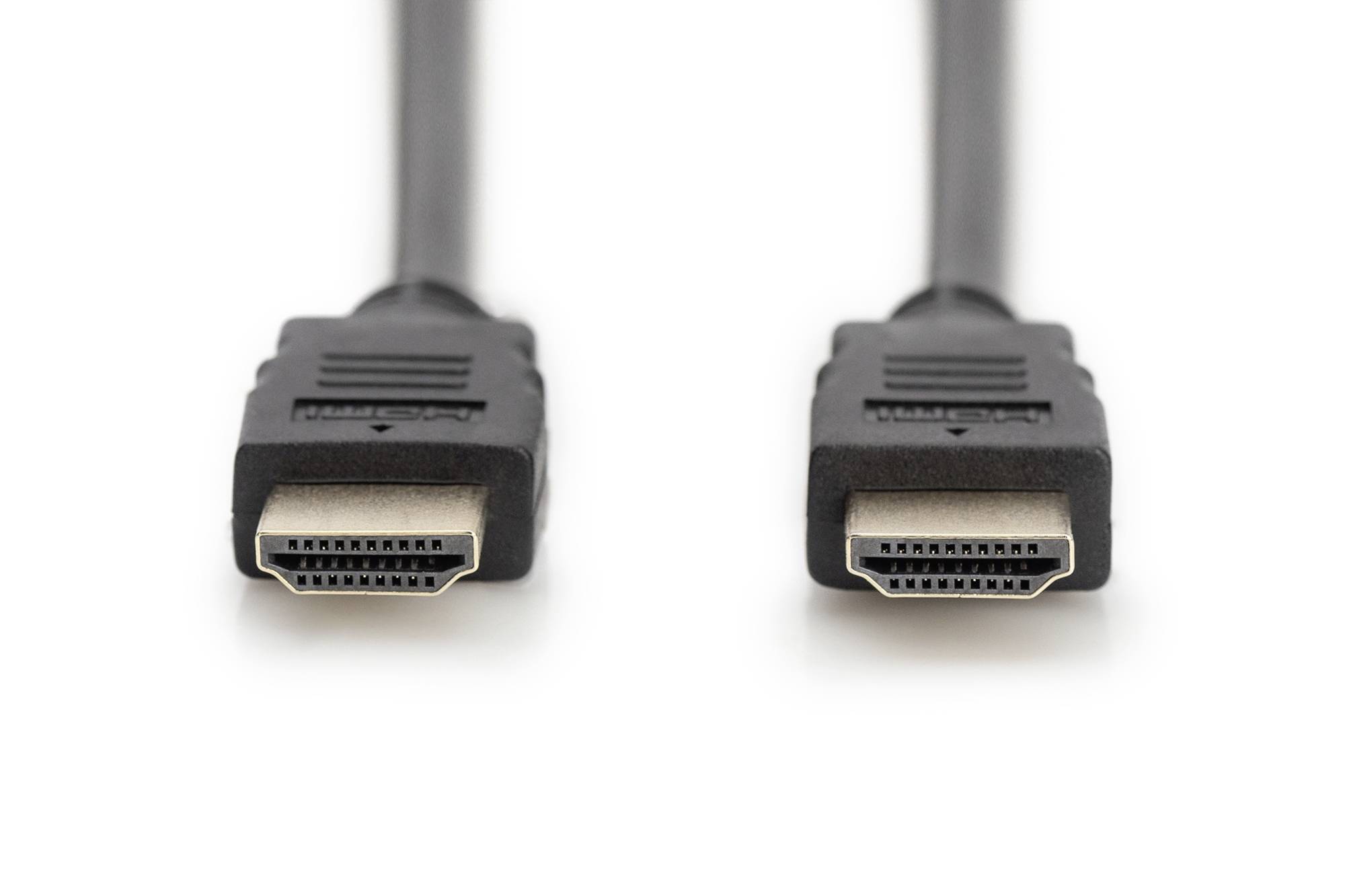 Zwei schwarze HDMI-Kabel, die nebeneinander liegen, mit Blick auf die Anschlüsse.