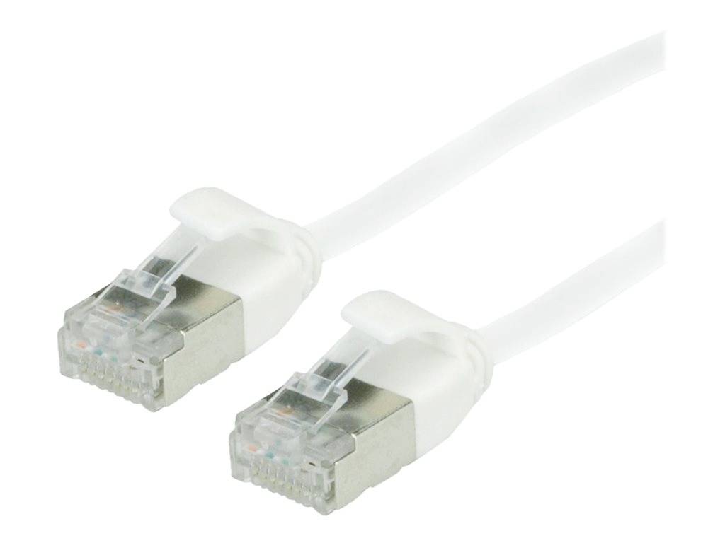 Zwei weiße Ethernet-Kabel mit RJ-45-Steckern, die für Netzwerkverbindungen verwendet werden.