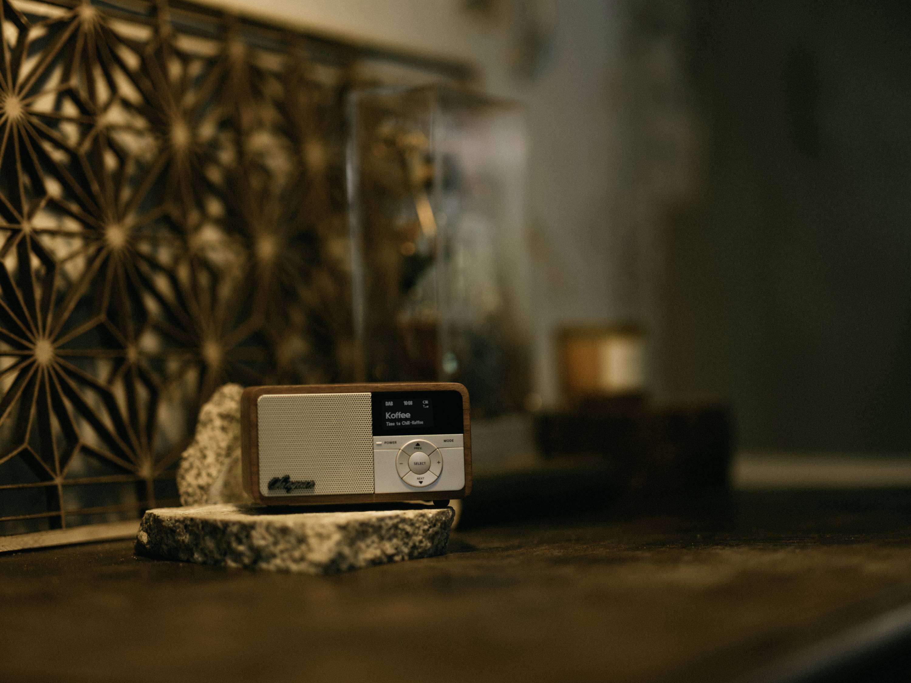 Sangean DDR-7X Tischradio DAB+, UKW AUX, Bluetooth® Tastensperre, wiederaufladbar Holz (hell)