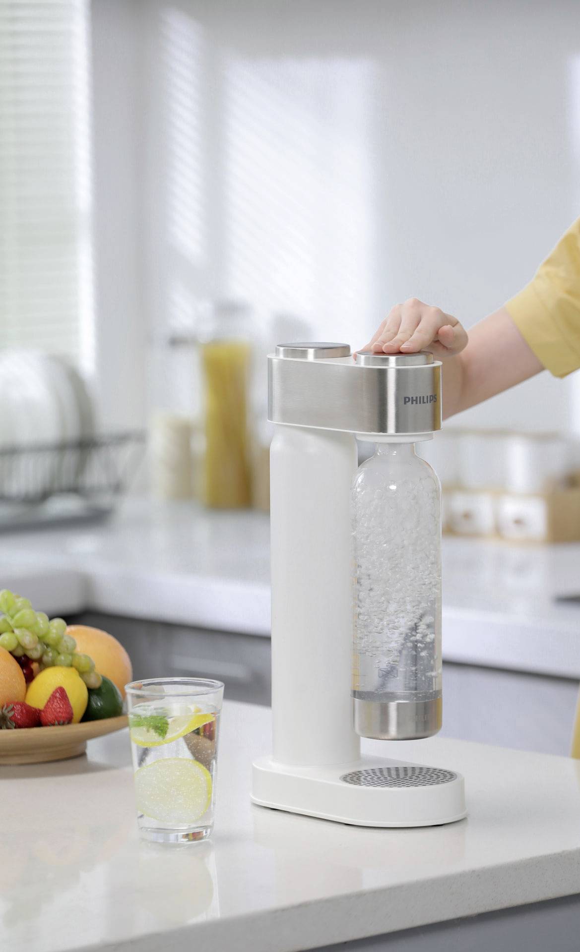 Philips Home Wassersprudler Aqua Soda Maker weiß Grundgerät, und 1 CO2-Zylinder, inkl. 1 PET-Flasche