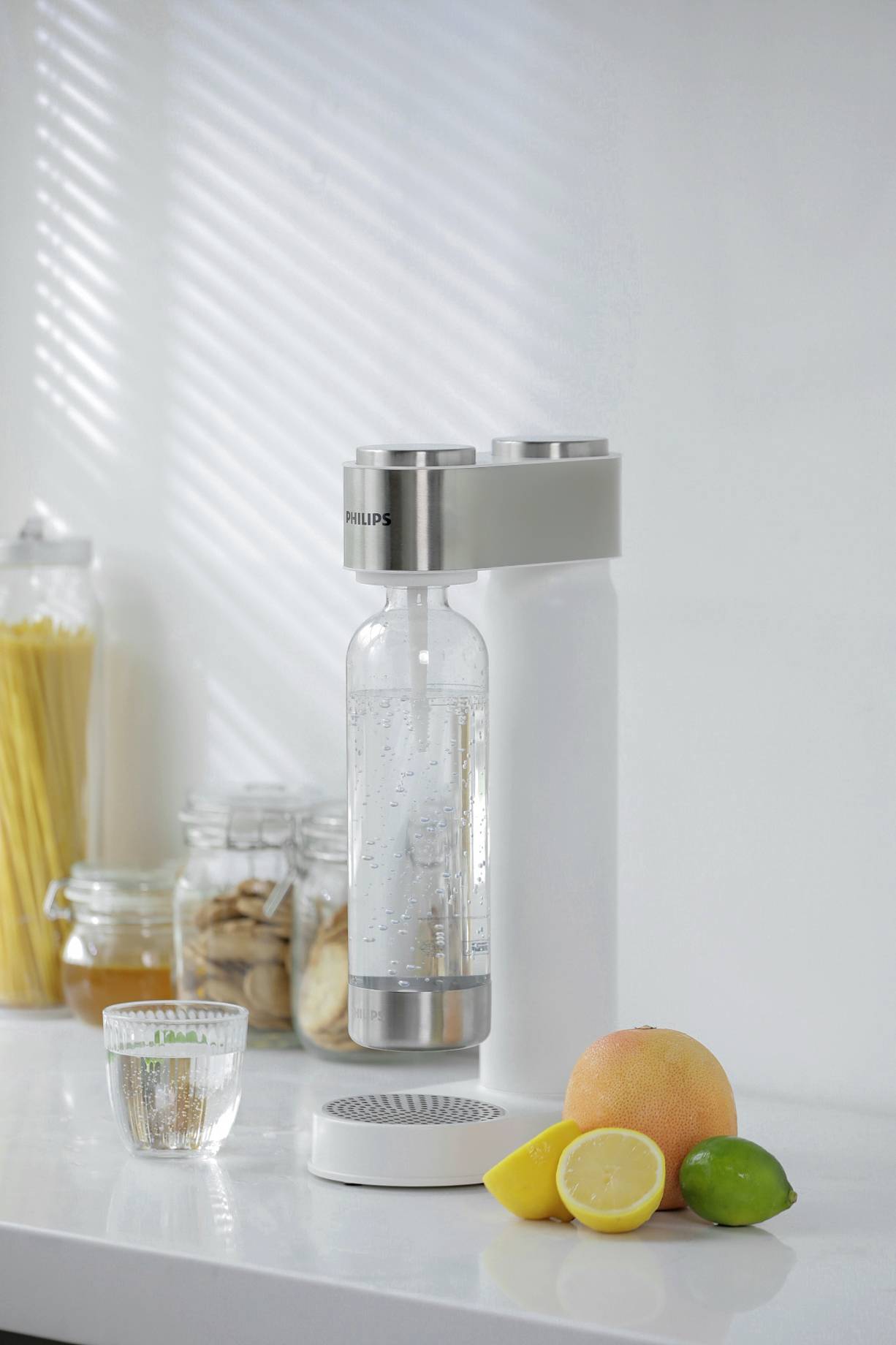Philips Home Wassersprudler Aqua Soda Maker weiß Grundgerät, und 1 CO2-Zylinder, inkl. 1 PET-Flasche
