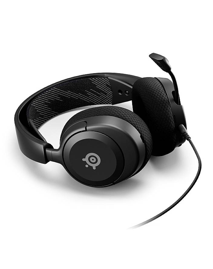 Ein schwarzes, kabelgebundenes Gaming-Headset mit Mikrofon, das auf einer weißen Oberfläche liegt.