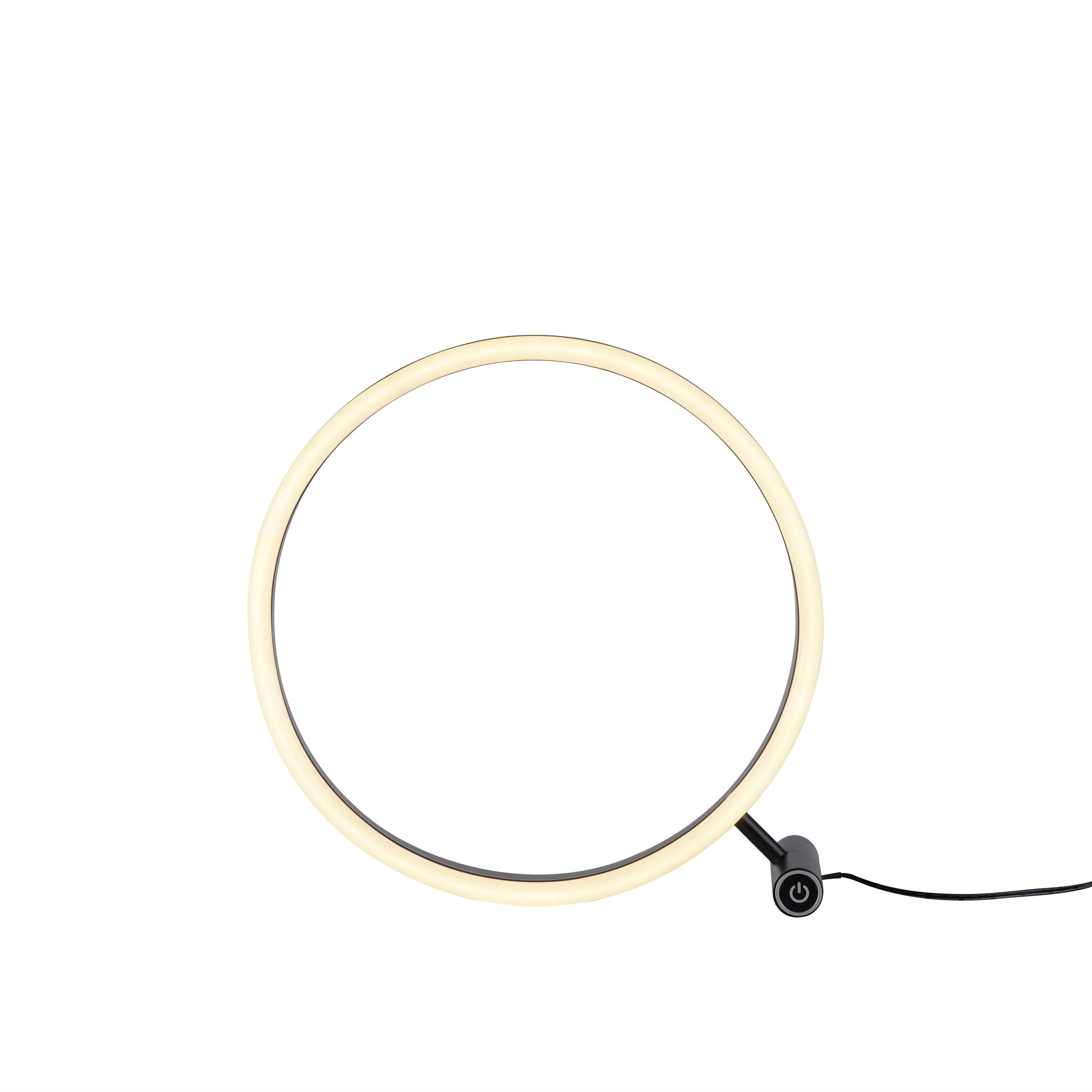 Eine moderne Tischlampe mit rundem Leuchtring auf schwarzem Standfuß und Kabel.