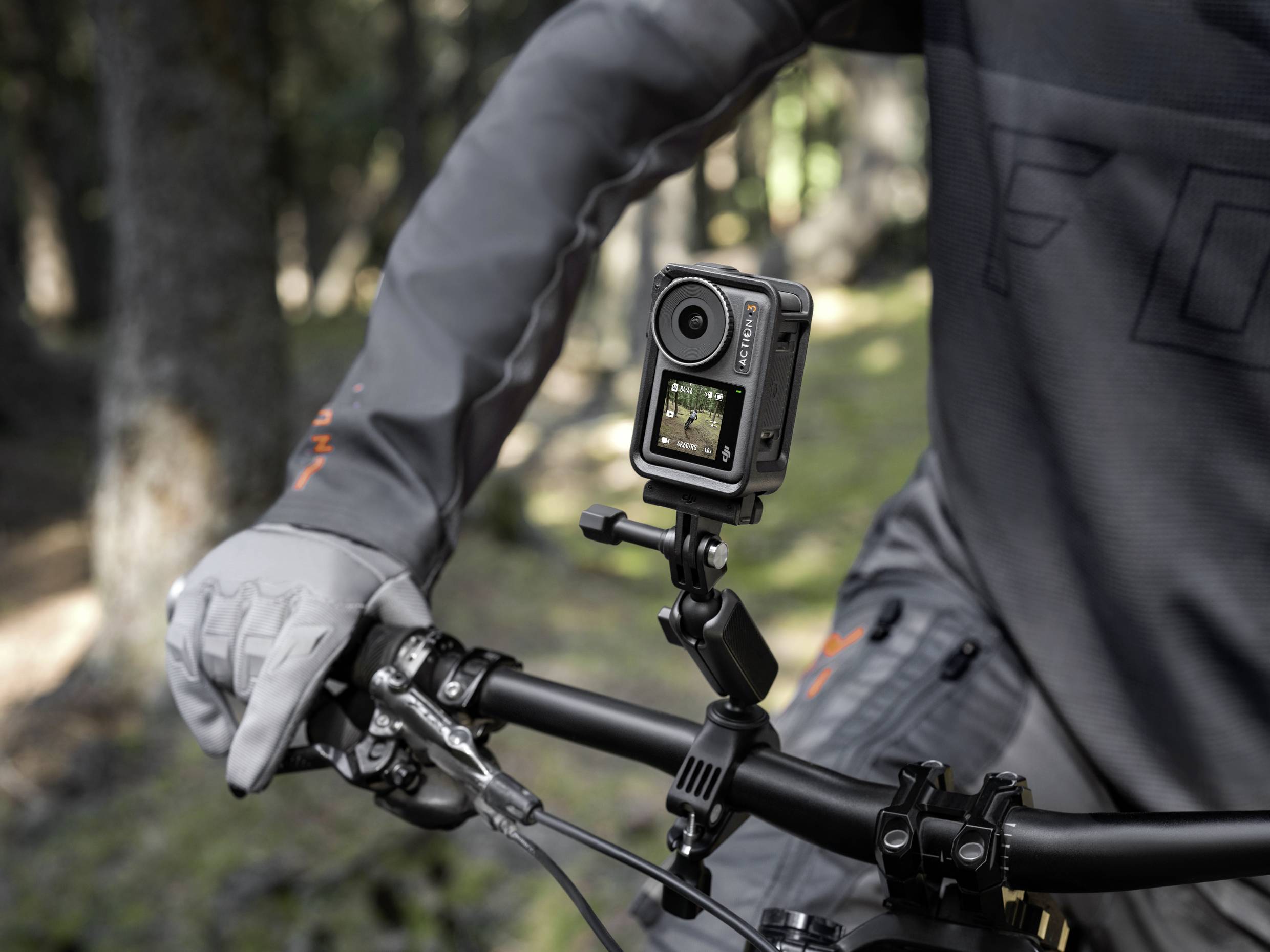 DJI Action 3 Standard Action Cam 4K, Ultra HD, WLAN, Dual-Display, Wasserfest, Touch-Screen, Zeitlupe, Staubgeschützt, Frostbeständig, Intervall-Auf
