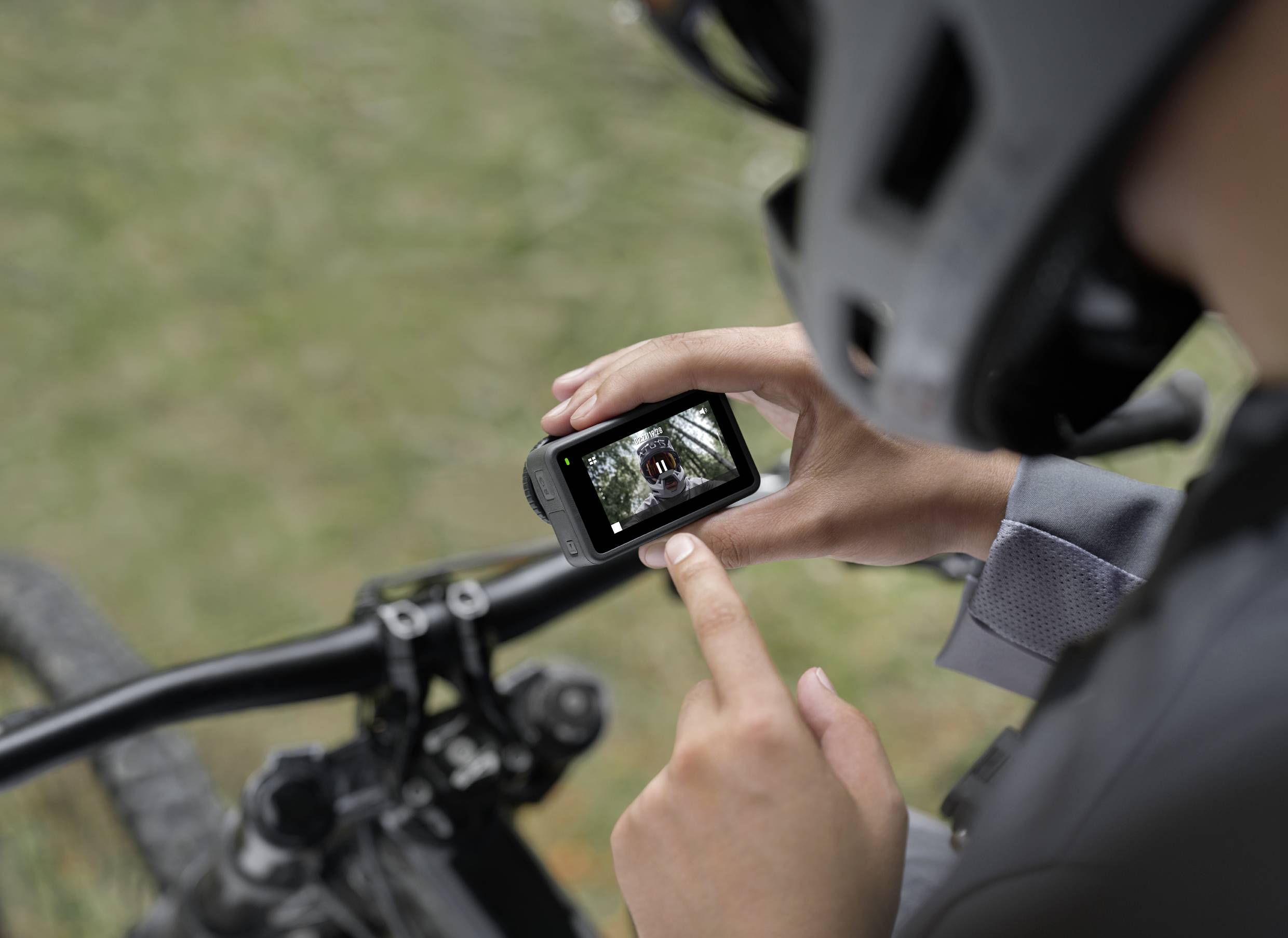 DJI Action 3 Standard Action Cam 4K, Ultra HD, WLAN, Dual-Display, Wasserfest, Touch-Screen, Zeitlupe, Staubgeschützt, Frostbeständig, Intervall-Auf