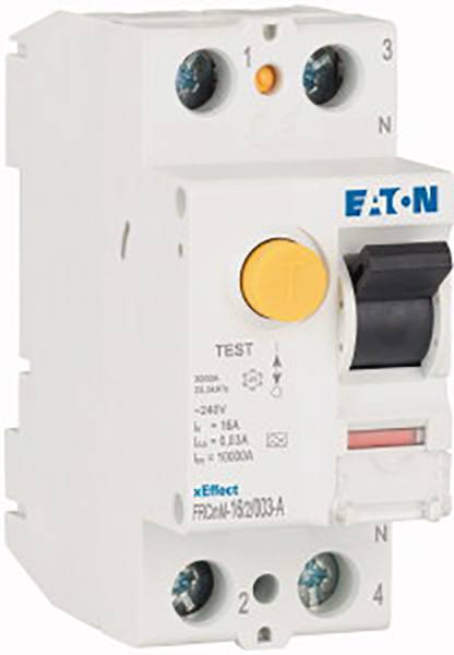 RCD-Schalter mit gelber Testtaste und Hebel, Marke Eaton. Schützt elektrische Stromkreise, detektiert Fehlerstrom zur Vermeidung von Unfällen.