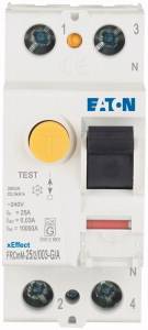 FI-Schalter von Eaton, Modell FRCDM. Enthält einen Testknopf und zeigt elektrische Spezifikationen auf der Vorderseite.