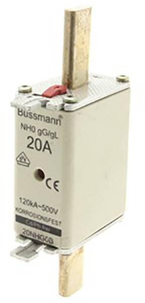 Eine NH-Sicherung mit der Aufschrift 'Bussmann, NH0 gG/gL, 20A, 120kA-500V'. Klemmen aus Metall, verwendet in elektrischen Anlagen.